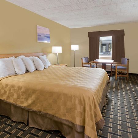 Days Inn By Wyndham Batavia Darien Lake Theme Park Екстериор снимка