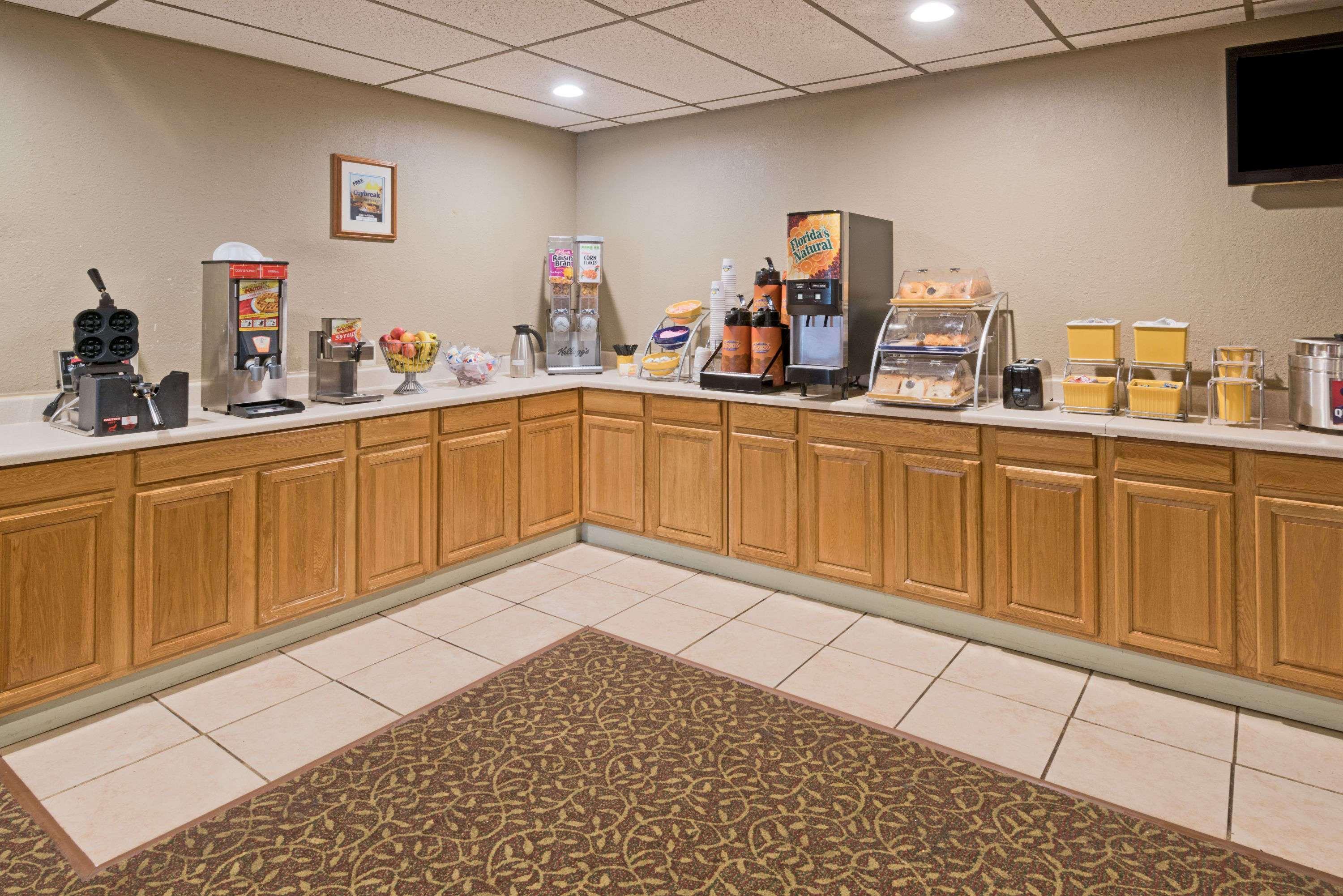 Days Inn By Wyndham Batavia Darien Lake Theme Park Екстериор снимка