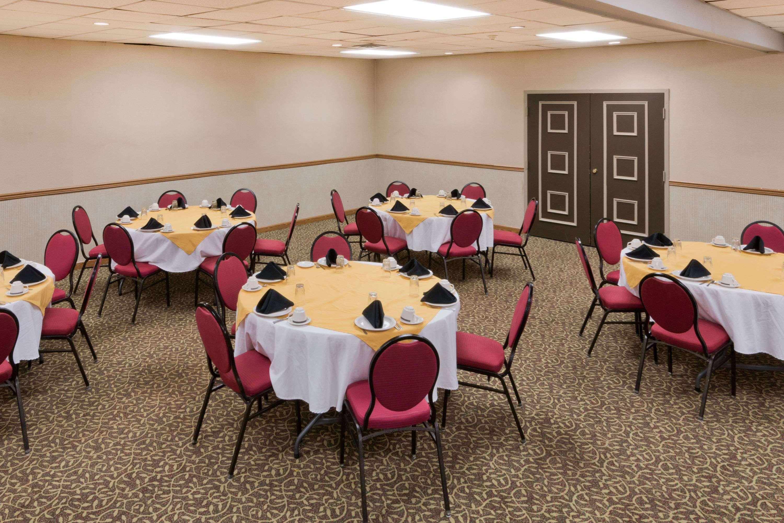 Days Inn By Wyndham Batavia Darien Lake Theme Park Екстериор снимка