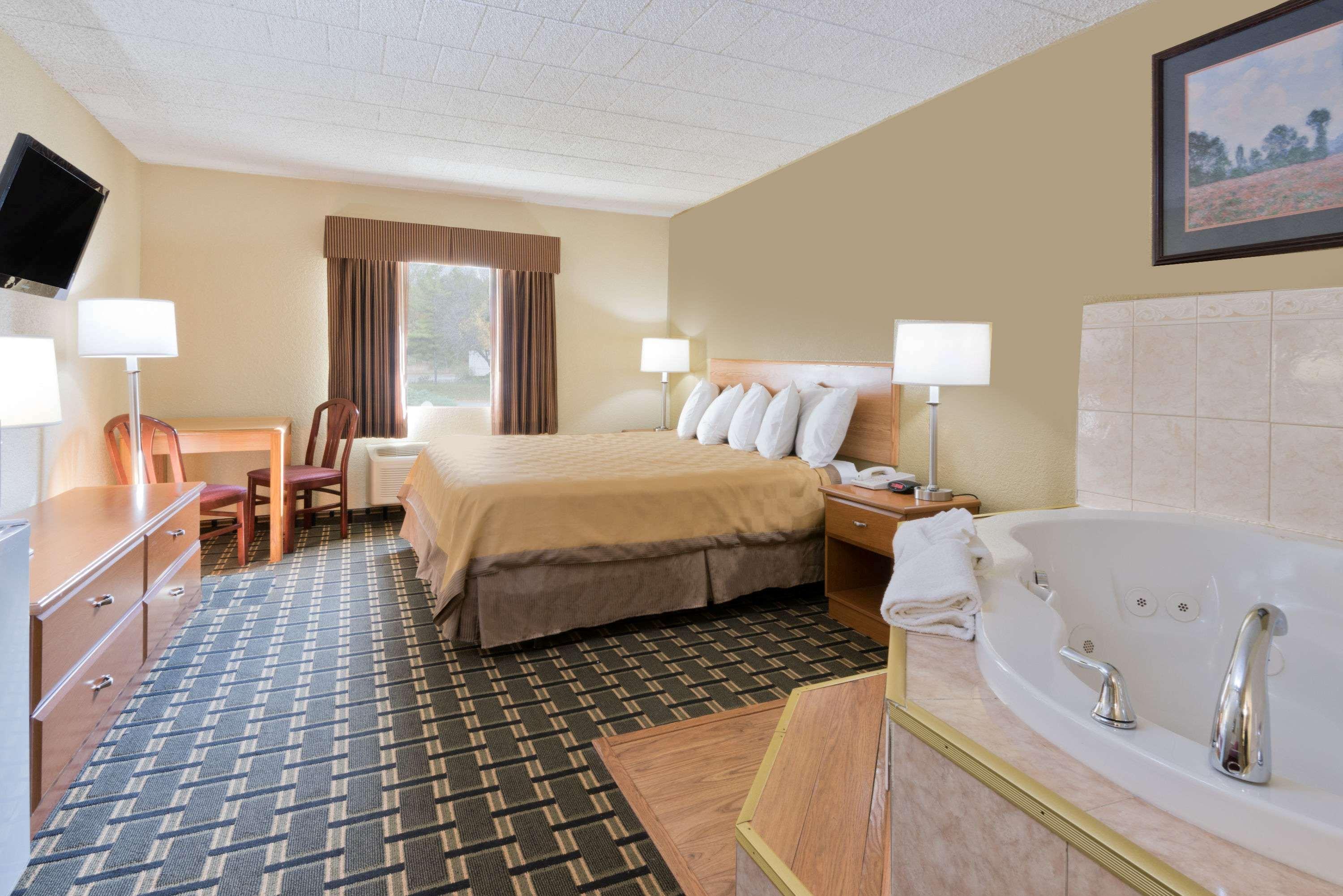Days Inn By Wyndham Batavia Darien Lake Theme Park Екстериор снимка