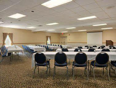 Days Inn By Wyndham Batavia Darien Lake Theme Park Екстериор снимка